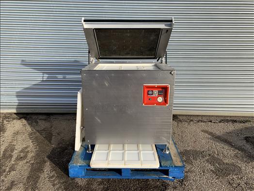 Vacuum skin packer