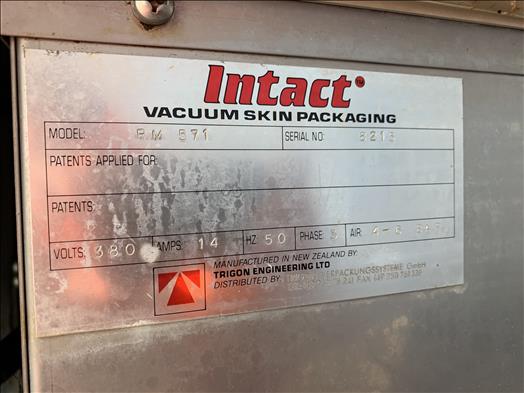 Vacuum skin packer