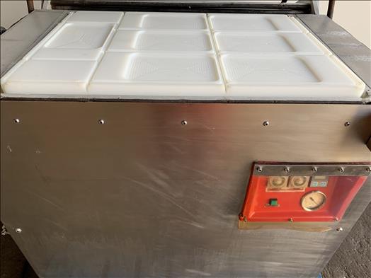 Vacuum skin packer