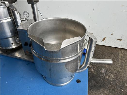 heated tilting kettle