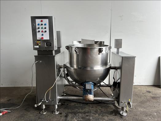 Cooking kettle with emulsifier