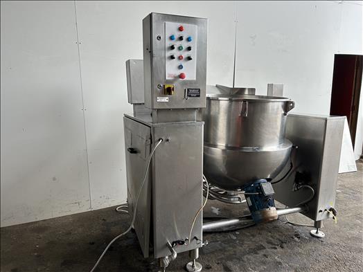 Cooking kettle with emulsifier