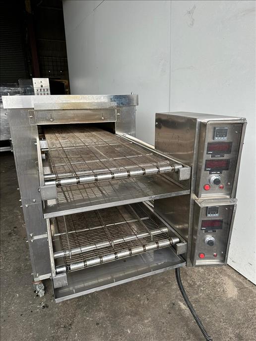 Conveyor grill