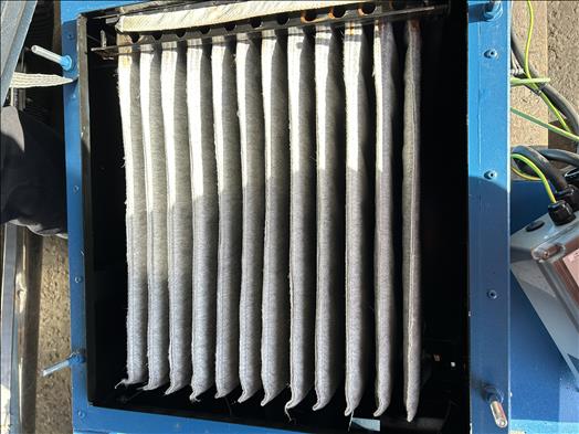 Dust extractor