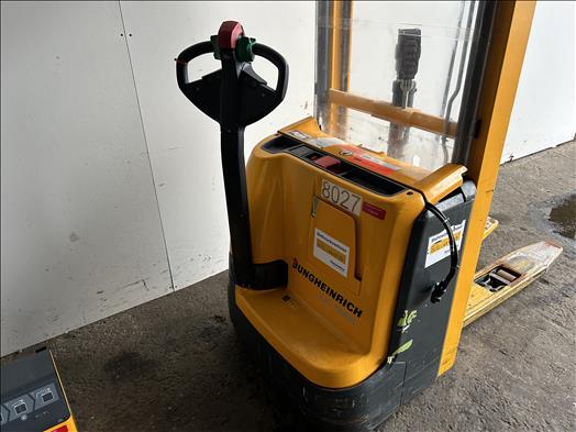 Electric pallet stacker