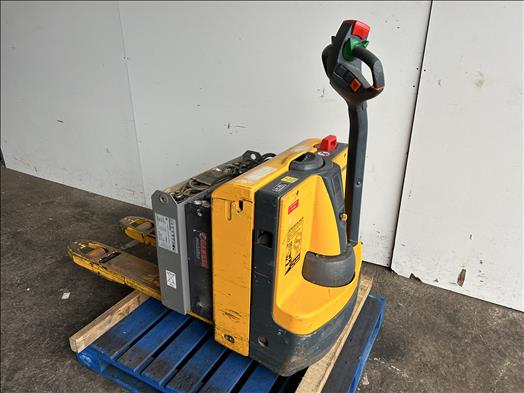 Electric pallet truck