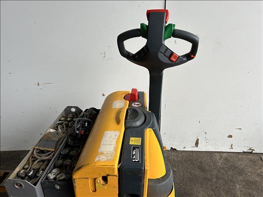 Electric pallet truck