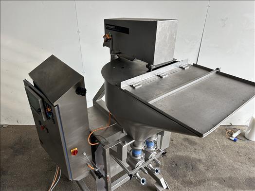 Twin head dosing machine