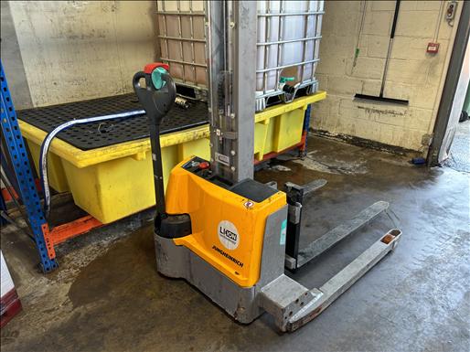 Electric pallet truck