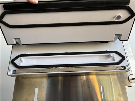 Vacuum sealer