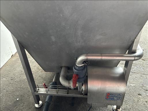 Bucket elevator washing conveyor