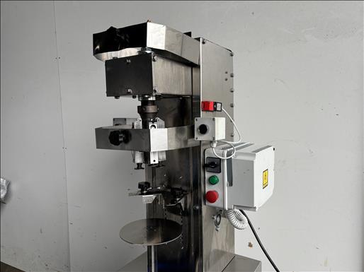 Capping machine