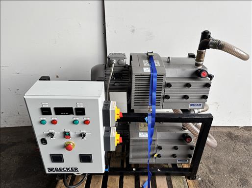 Vacuum pump system