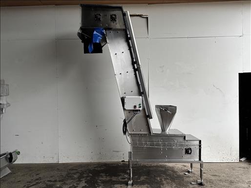 Bucket elevator conveyor