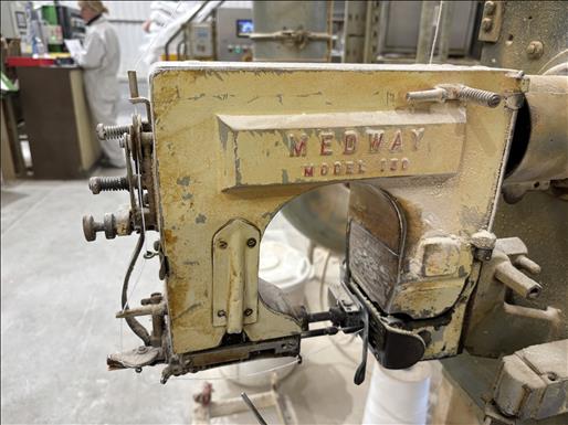 Sack stitcher machine