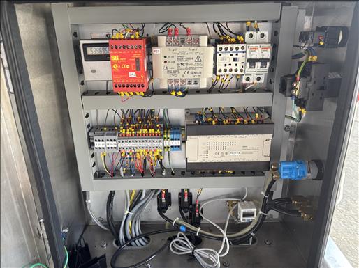 Automatic round cake cutter