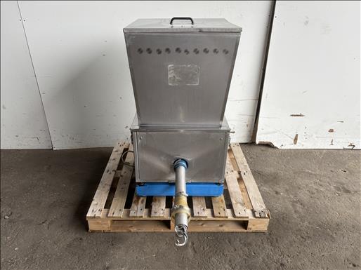 Hopper and screw feeder