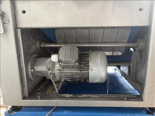 Hopper and screw feeder