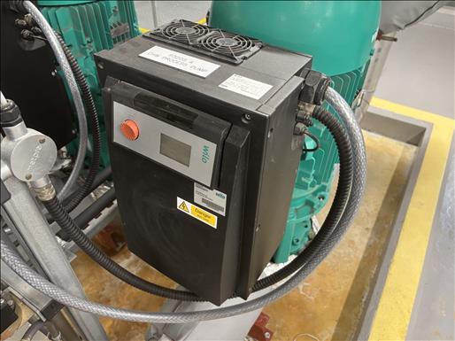 Glanded centrifugal pump