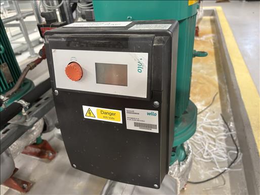 Glanded centrifugal pump