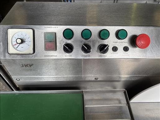 Chocolate tempering machine