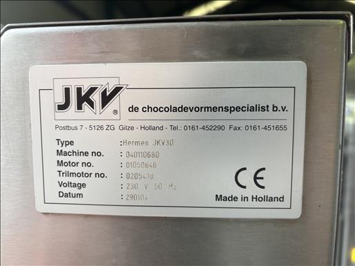Chocolate tempering machine