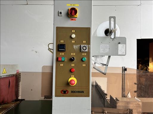 Sleeve wrapper and shrink tunnel