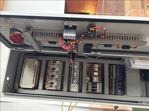 Sleeve wrapper and shrink tunnel