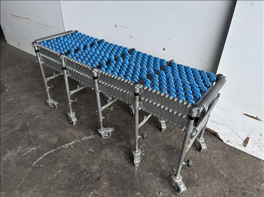 Flexible roller conveyor
