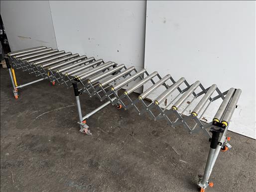 Flexible roller conveyor