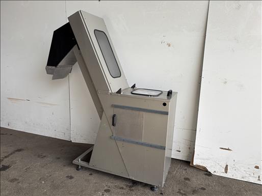 Flighted elevator conveyor