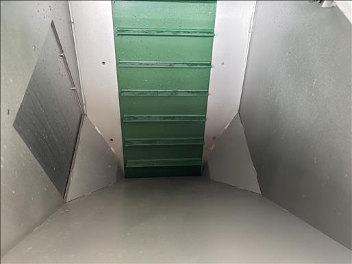 Flighted elevator conveyor