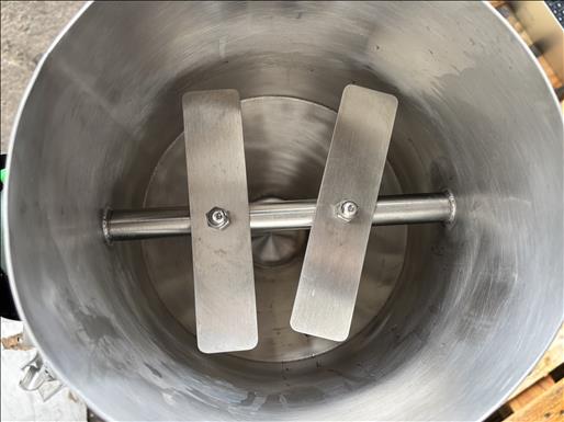 Tabletop drum blender