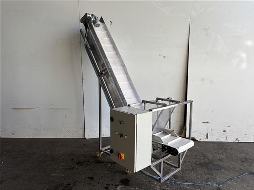 flighted elevator conveyor