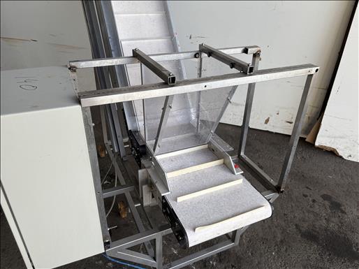 flighted elevator conveyor