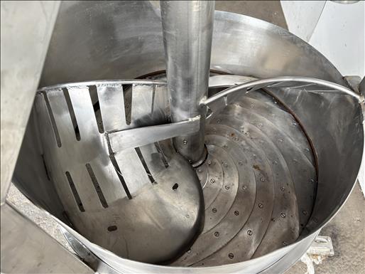 Cabbage cutting machine