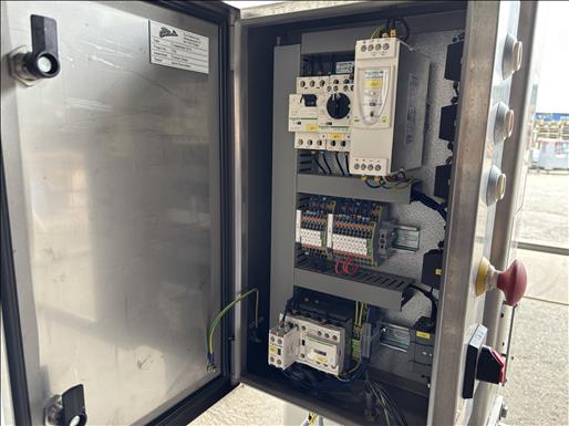 Mobile tote bin hoist