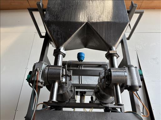 Twin head depositor