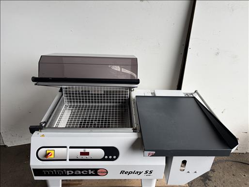 Shrink wrapping chamber machine