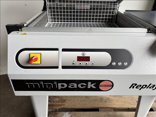 Shrink wrapping chamber machine