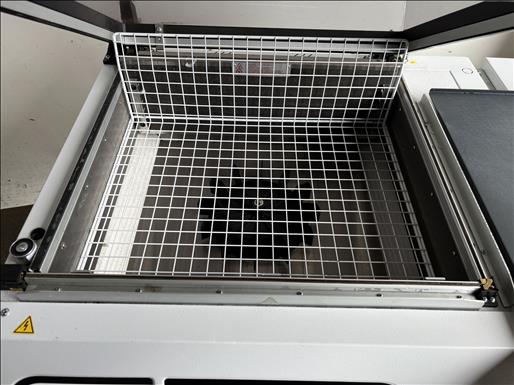 Shrink wrapping chamber machine