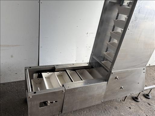 Bucket elevator conveyor