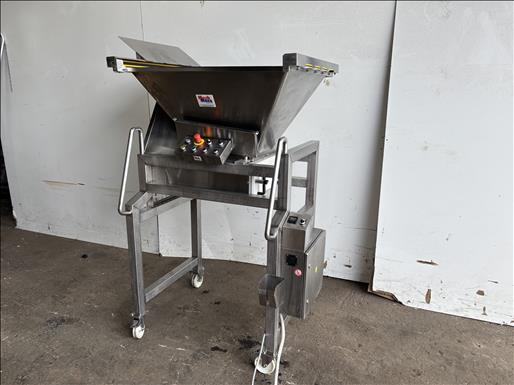 Dough feeding hopper