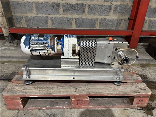 Lobe pump