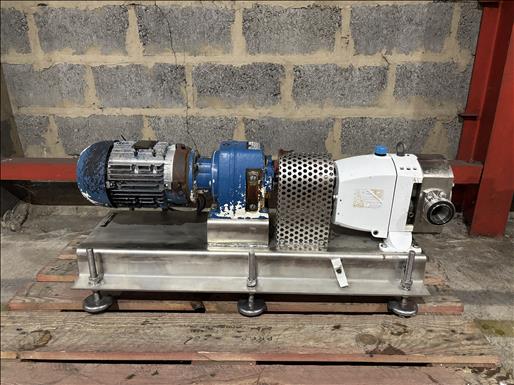 Lobe pump