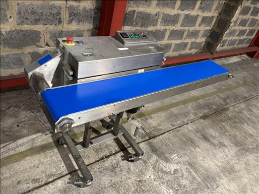 Horizontal bag sealer