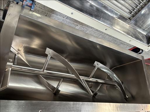 Ribbon blender