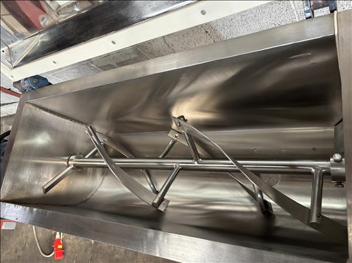 Ribbon blender