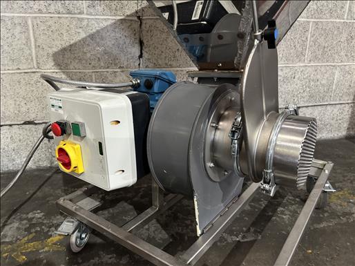 Centrifugal blower